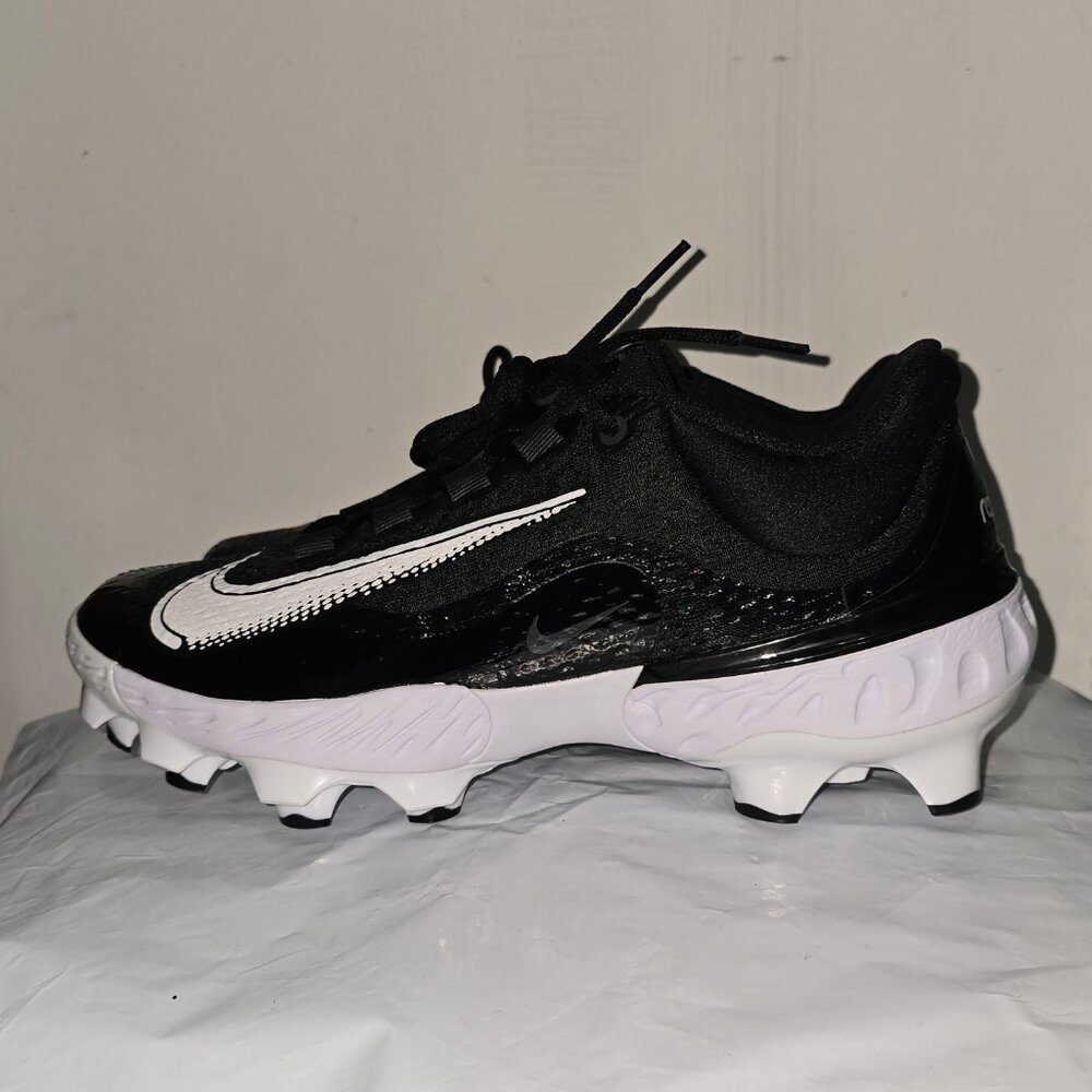 Nike Alpha Huarache Elite, size 11", New, in excellent condition.     (3Z005)